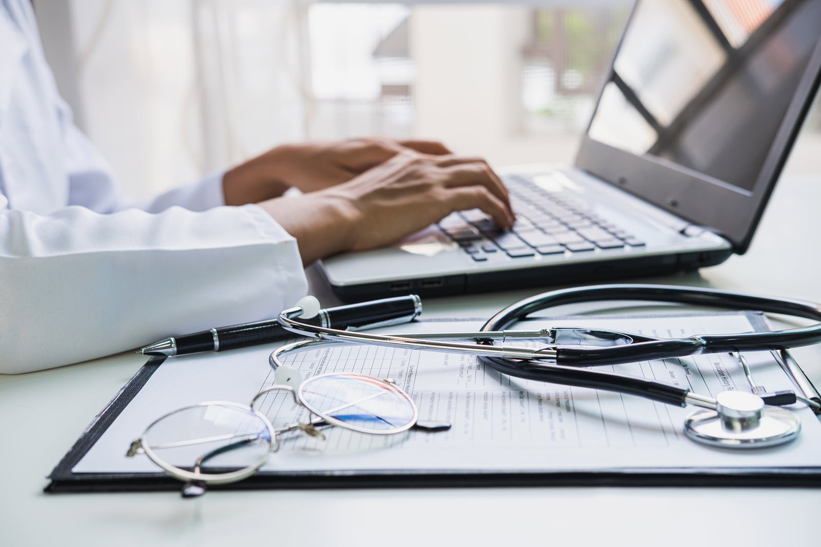 doctor-using-a-laptop-in-the-hospital-healthcare